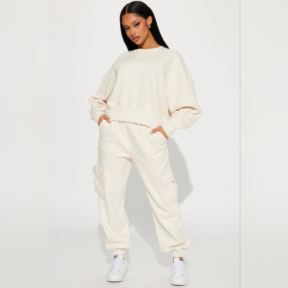 Fashion Nova 2 piece sweat set.. light brown